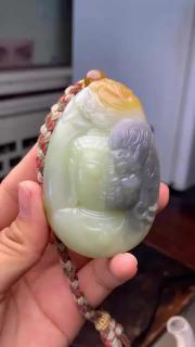 精品新疆和田玉楼兰三色把件,颜色漂亮,肉质干净,油性好,长73.2,宽48