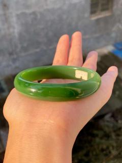 和田玉碧玉七号矿白加绿色手镯颜色非常翠绿